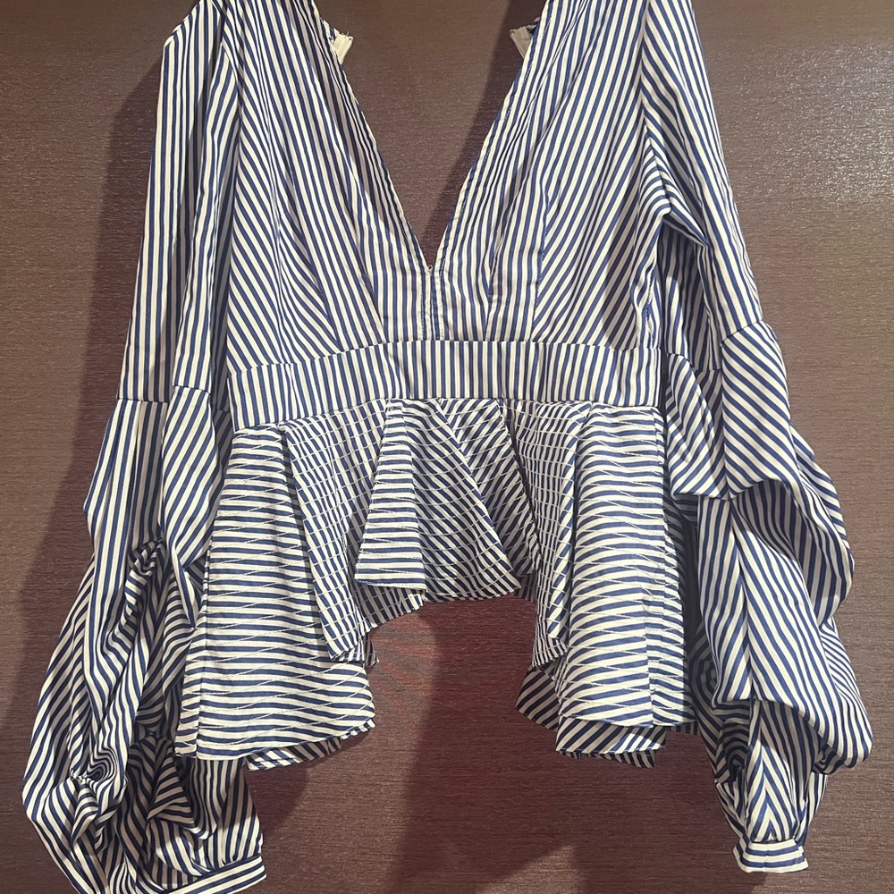 Too small - Picture 2 of 6